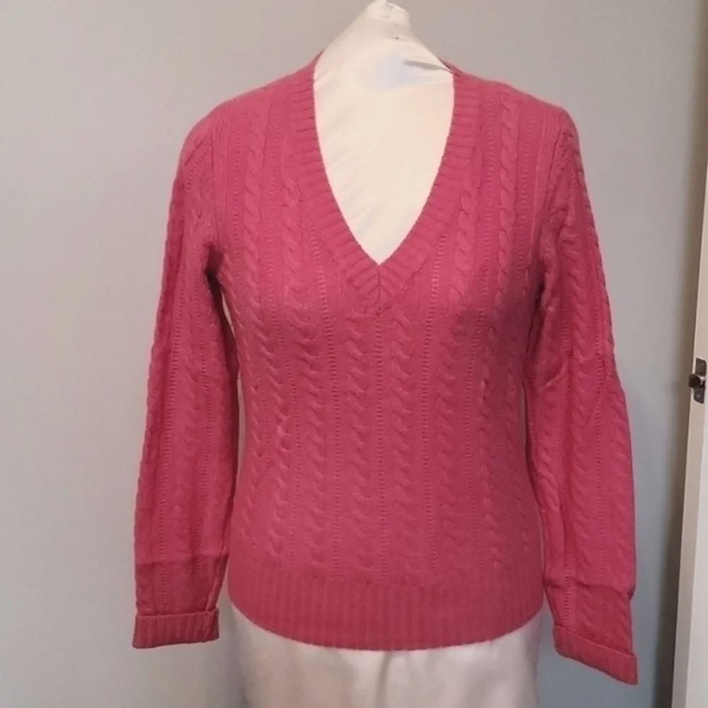 THE LIMITED V NECK CABLE KNIT SWEATER ( sz XS)
